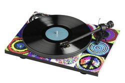 The Ringo Starr gPeace & Love Turntableh